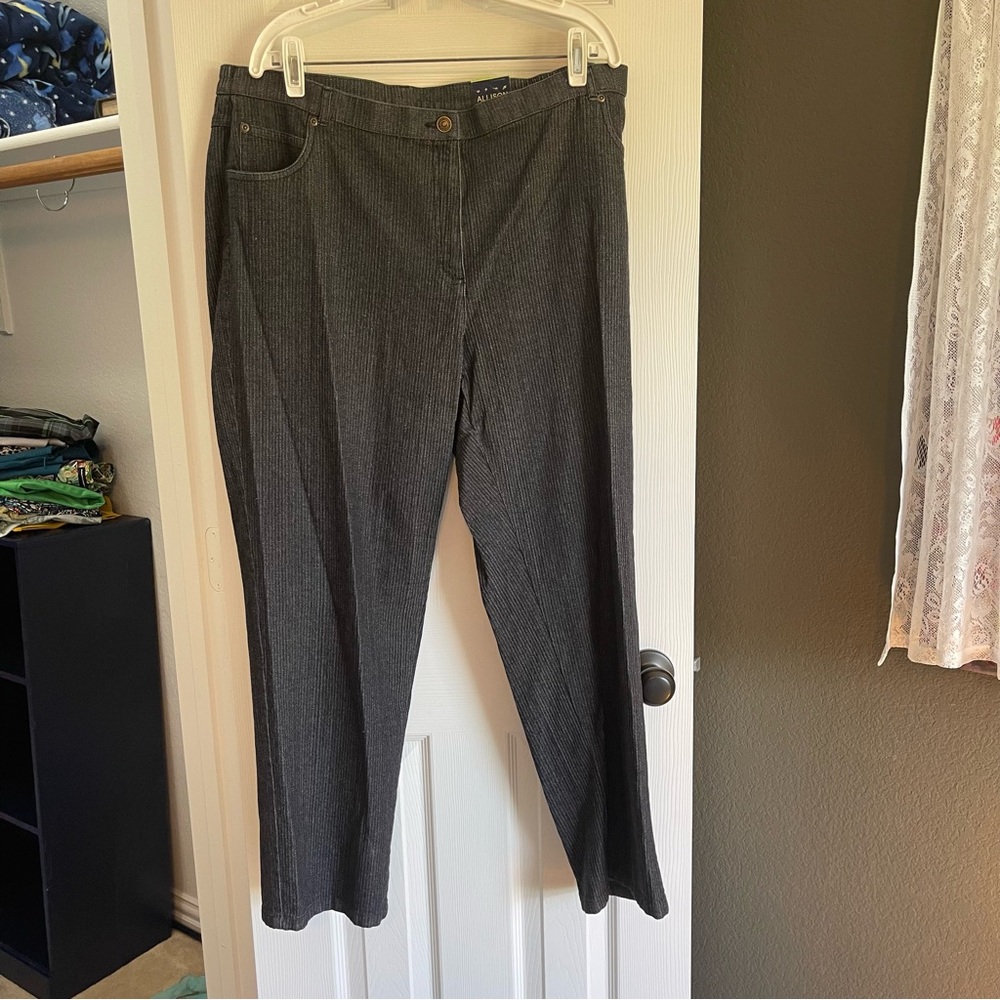 Brand New with tags Allison Daley Size 18W short